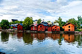 Porvoo (Borg), gli antichi magazzini rosso ruggine allineati lungo le rive del fiume Porvoonjoki, vera icona della citt.  